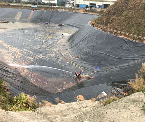 岫岩废水池清理