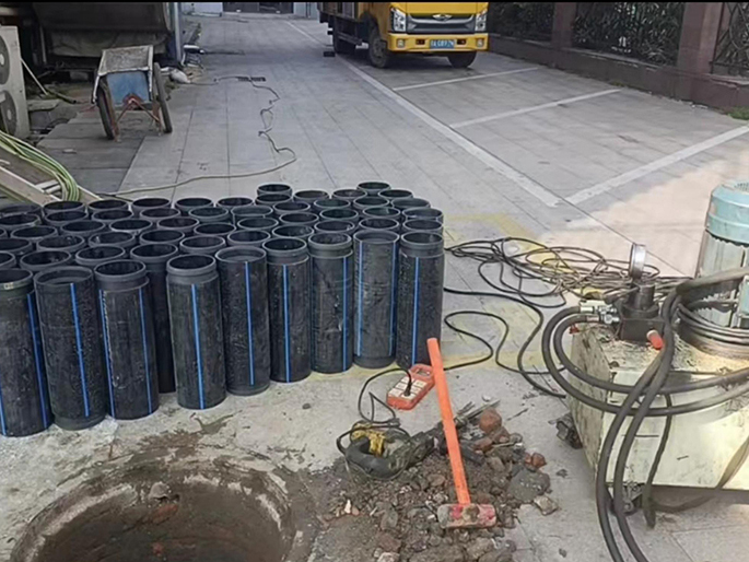 岫岩PE置换管厂家 DN315置换管 非开挖管短管置换