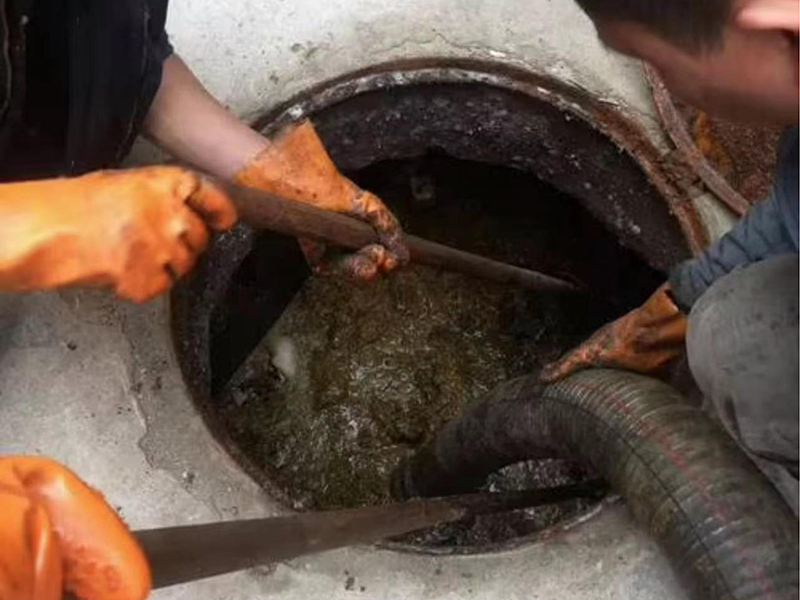 岫岩清理化粪池时如何避免沼气的危害?